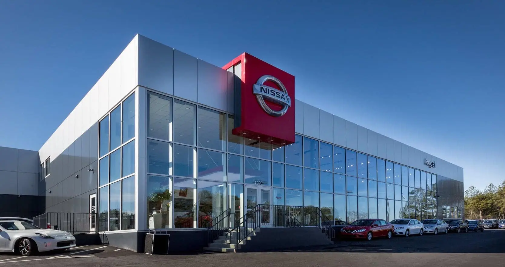 Auto: Nissan Closing Its First-Ever International Plant — What It Means for Infiniti and U.S. Buyers