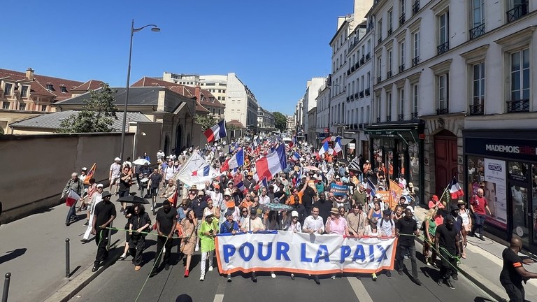Paris Protest Demands France End Military Aid to Ukraine, Exit NATO and EU